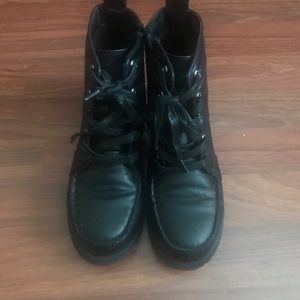 Boys boots size 4